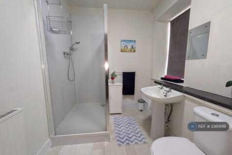 Room 4 Large Ensuite