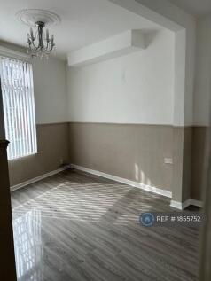 Living/Dining Room Pic3