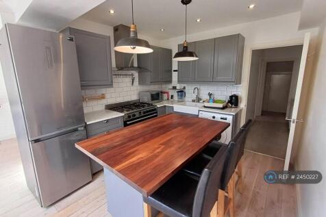 Large Open Plan Kitchen With Dishwasher 