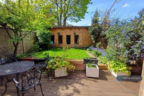 Perfect Garden For Summer Bbq