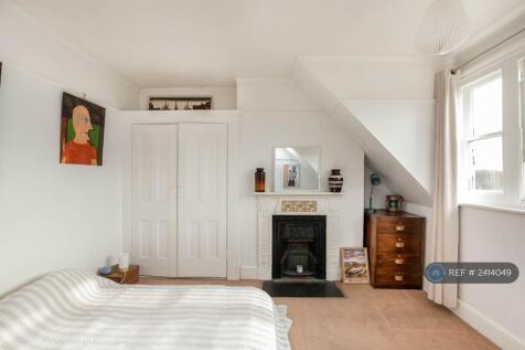 Top Floor Bedroom - 5 