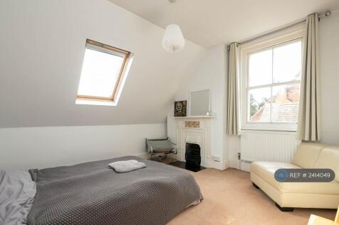 Top Floor Bedroom - 6 