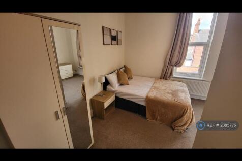 Room 4 - Available