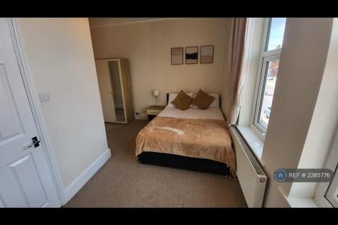 Room 4 - Available