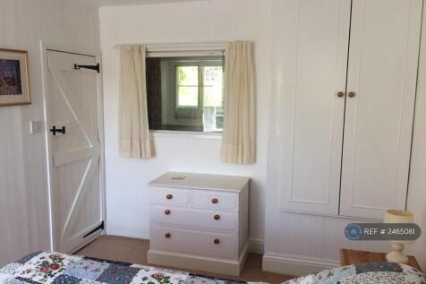 Fitted Wardrobe And Drawers