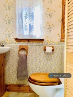 En-Suite Wc &amp; Basin 