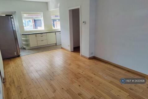 Lounge, Looking Towards Kitchen