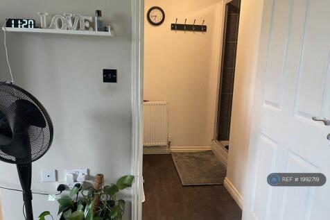 En-Suite In Master Bedroom 