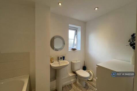 Bathroom (2nd Floor)