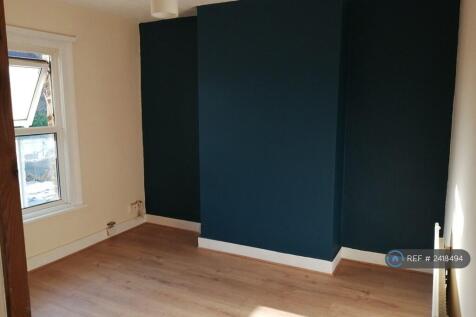2nd Double Bedroom With Wardrobe