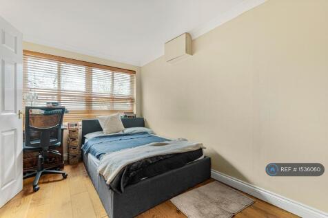 Bedroom 1 (Ensuite)