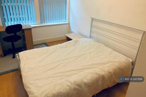 Double Bedroom (With The Double Bed)