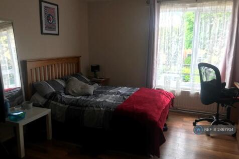 Master Bedroom 5m x 3.7m