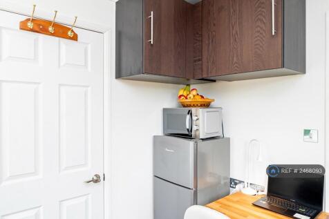 Microwaveo And Storage 