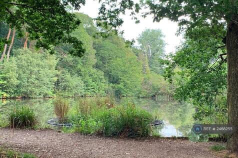 Hiltingbury Lakes Nearby