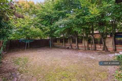 Spacious Communal Garden