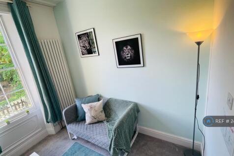 Bedroom 7 - Private Lounge