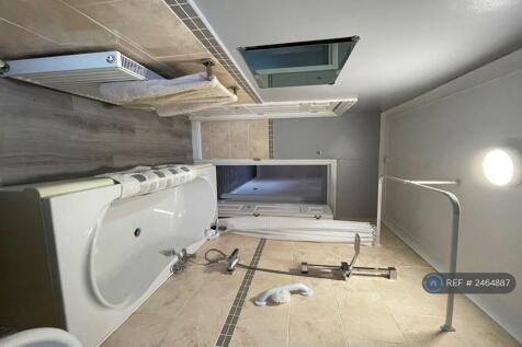 Main Jack And Jill Bathroom