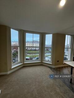 Living Room / Kitchen