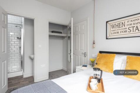 Room 4 Wardrobe En-Suite View