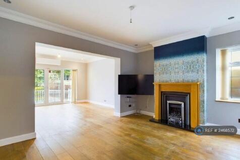 Newly Redecorated Through Lounge &amp; Smart Tv 55&#34;
