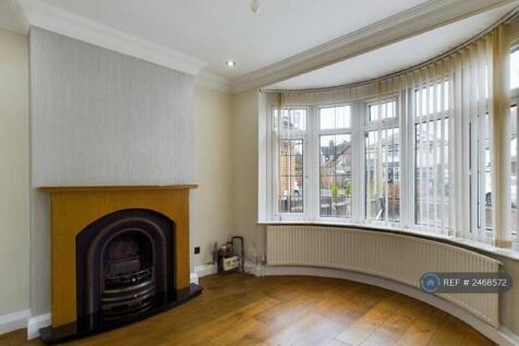 Large Ceilings, Oak Flooring, Front Room.