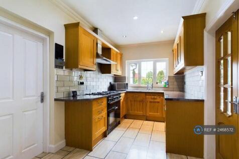 Fully Fitted Kitchen, Dishwasher &amp; Glass Tiles