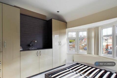 Guest Bedroom, Fitted Wardrobes, King-Sized Be