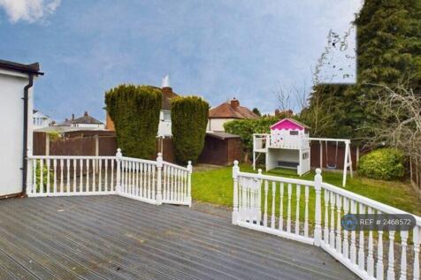 Beautiful Decking With Automatic Awning