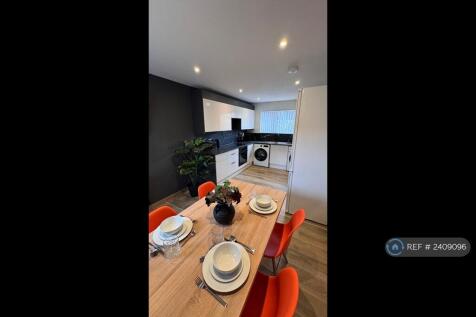 Shared Dining And Kitchen