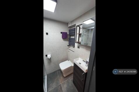 Room4 Bathroom
