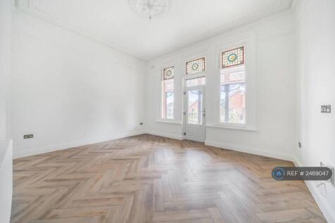 Beautiful Ground Floor Flat With Garden 