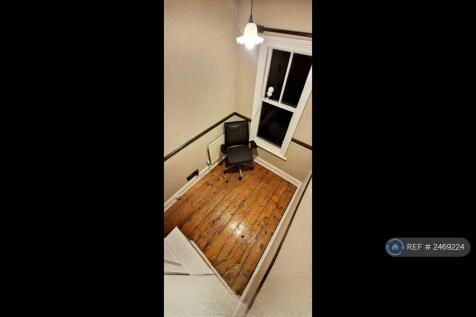 Extra Room (With 1 Built In Cupboard)