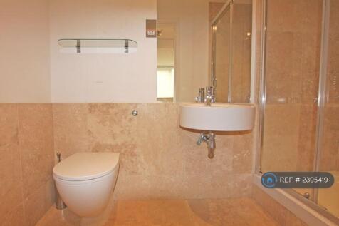 Upstairs En-Suite