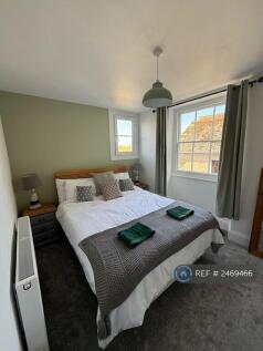 Bedroom With King Size Bed 