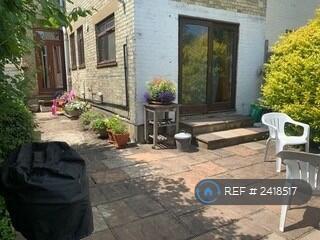 Garden &amp; Patio With Bbq