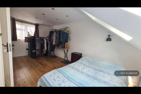 Loft Master Bedroom (En-Suite)