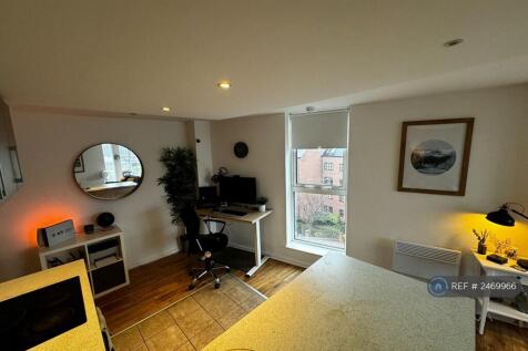 Kitchen/Living Area