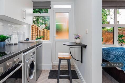 Garden Studio Flat