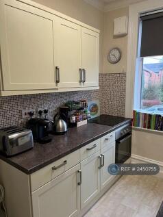 Fully Fitted Kitchen
