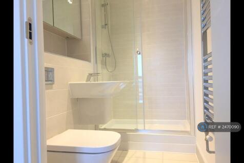 05-Ensuite To Master Bedroom
