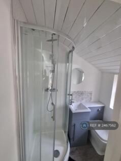2nd Shower Room