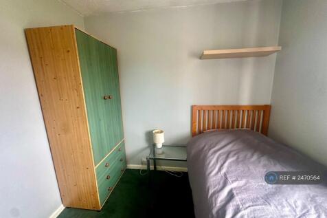 Single Bedroom For Rent