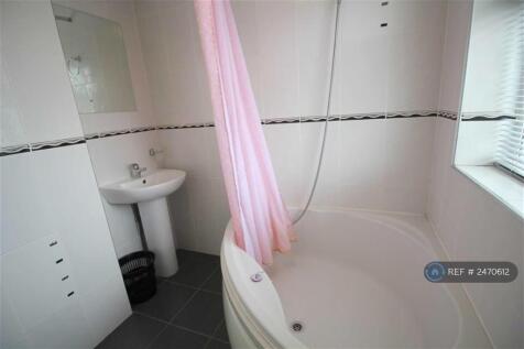 Upstairs Bathroom 