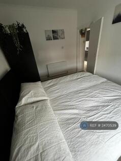 Bedroom Picture 2