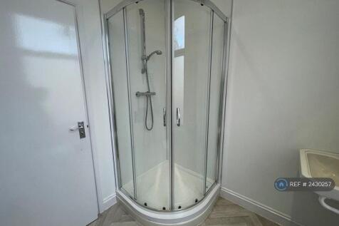 Room 2 Bathroom