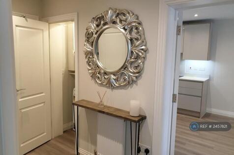 Entrance Hall With Washer / Dryer