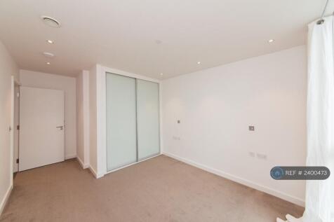 Master Bedroom With Built In Wardrobe 