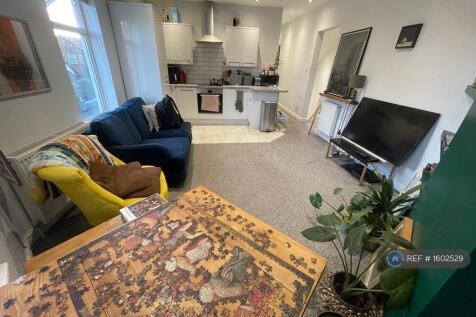 Living Room/ Dinning Room/ Kitchen Alternate View