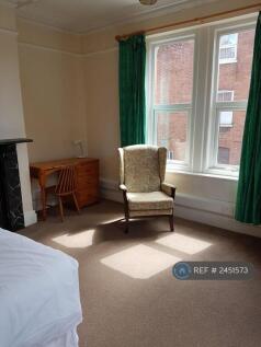 Plenty Of Room For a Desk And Chairs